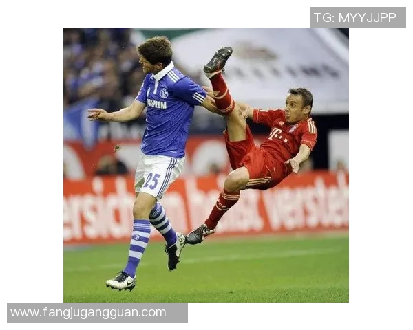 欧洲足球明星大脚精彩瞬间展现足坛魅力与激情 欧洲足球明星大脚精彩瞬间展现足坛魅力与激情